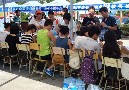 yl6809永利官网笑迎新生 用心服务