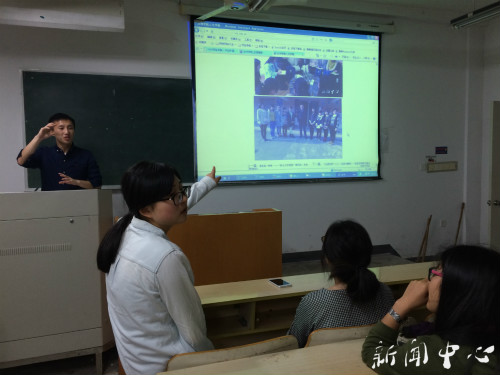 yl6809永利官网开展新闻中心评稿交流会