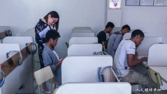 yl6809永利官网留学生汉语教学团队举行听课评课教研活动