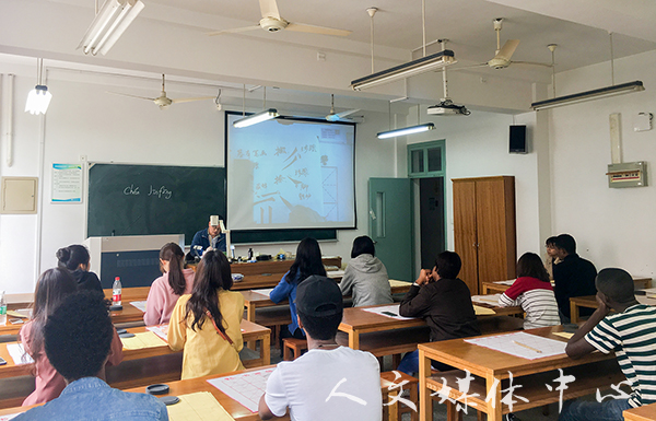 我校留学生体验中国传统书法