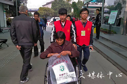 用心传递爱意 yl6809永利官网志愿者开展恩泽义工活动