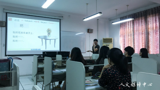 yl6809永利官网留学生汉语教学团队举行听课评课教研活动