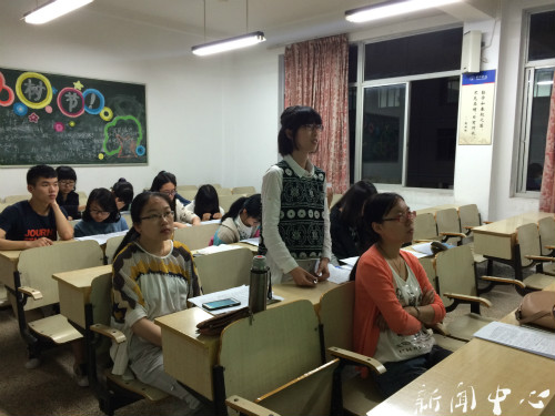 yl6809永利官网开展新闻中心评稿交流会