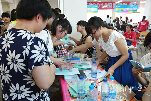【驻足，再出发】系列五 润物无声，笑迎新生——记yl6809永利官网志愿者工作